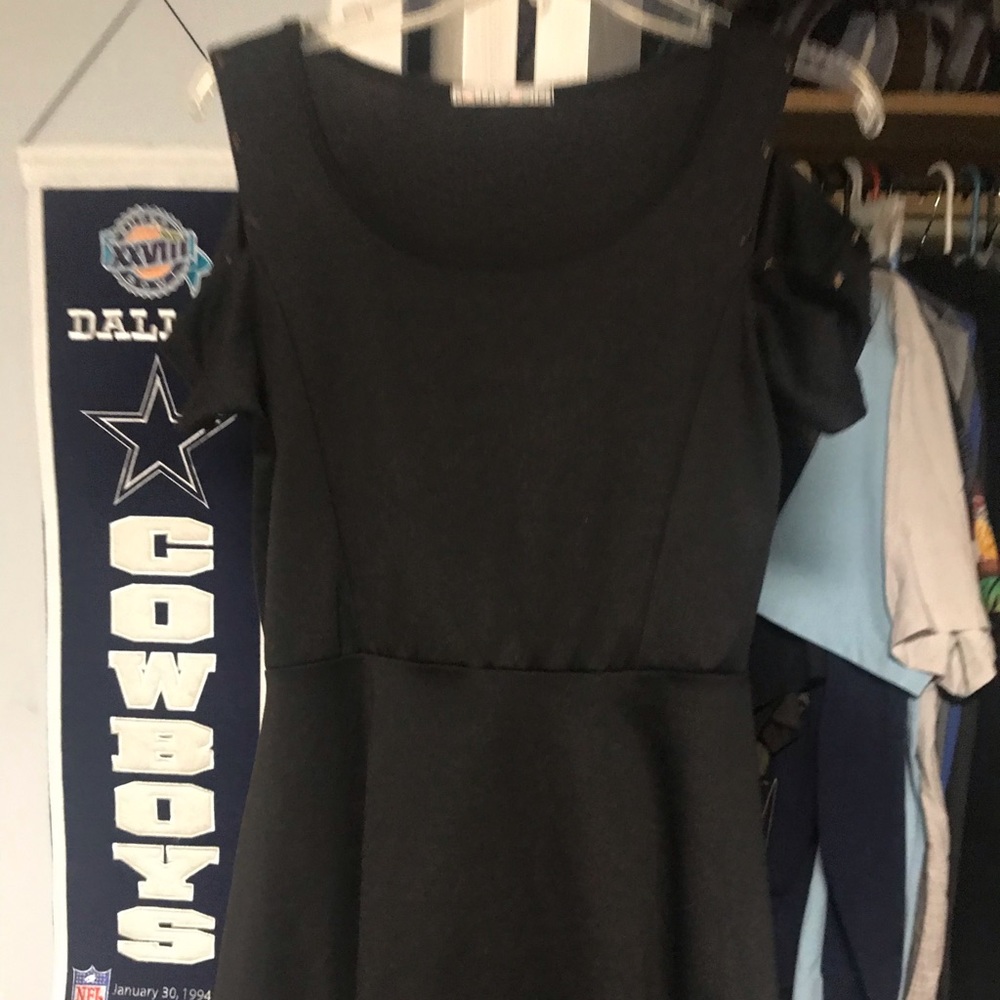 Black cold shoulder dress - Picture 1 of 7